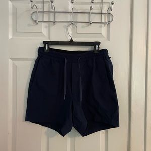Lululemon Mens 5” Inseam Bowline Navy Blue Shorts. Size Medium.